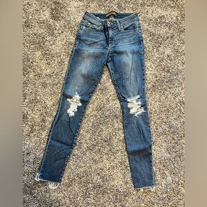 Joes denim skinny jean.  Size 26